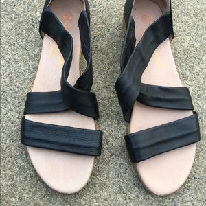 Eric Michael Black Leather Strappy Sandals Size 10